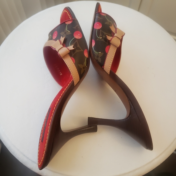 ❤️❤️ SOLD ❤️❤ NEW Very Rare Louis Vuitton Cerise Pumps - Picture 6 of 9